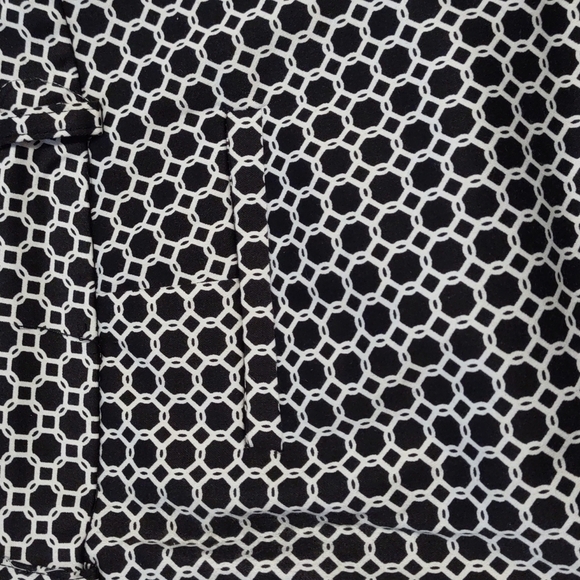 Madison Black and White Geometric Print Cropped Pants Size 10 - Picture 6 of 6